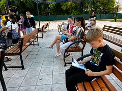 Путешествие в мир космоса и книг: в парке г. Ершова прошла познавательная программа для детей