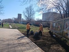 Ершовцы объединили усилия в наведении чистоты в городском парке