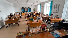 "Точка роста": ершовские школьники на время стали учеными и провели настоящие эксперименты