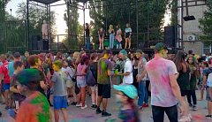 В Ершове прошел уже второй за лето фестиваль красок