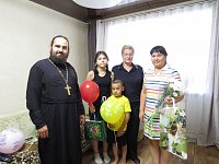 Представители правоохранительных органов и духовенства г. Ершова поздравили многодетную семью  