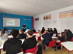 Сотрудник полиции провел профилактическую беседу с ершовскими школьниками