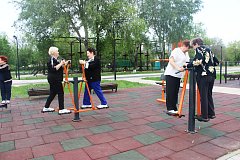 В Международный день семей ершовские «серебряные» сторонники ЗОЖ устроили пробег «Мы шагаем всей семьёй»