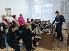 Детям Ершовского района волонтеры рассказали о помощи бойцам СВО