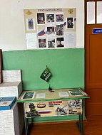 В школе Ершовского района установили мемориальную доску и Парту Героя