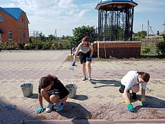 В Ершовском районе Первые приняли участие в экосубботнике