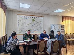 Глава Ершовского района Константин Мызников встретился с членами семей участников спецоперации