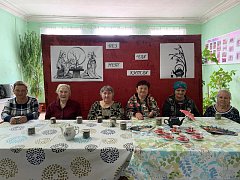 Ершовские сельчане в Международный день чая устроили чайные посиделки