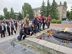 В Ершове сотрудники полиции и общественники приняли участие в митинге ко Дню памяти и скорби