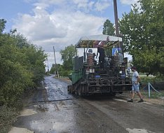 В селе Антоновка Ершовского района ремонтируют улицу Парковая
