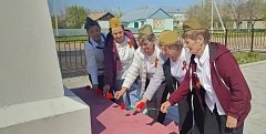 Творческая память: мастер-класс «Гвоздика Победы» прошел для ершовских сельчан