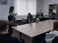 В Ершове для юных журналистов, фотографов и краеведов состоялся телемост с известным военным корреспондентом