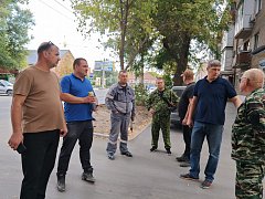 Глава Ершовского района принял участие в городском субботнике