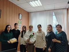 Ершовские школьники пришли в редакцию с поздравлениями и сладким подарком