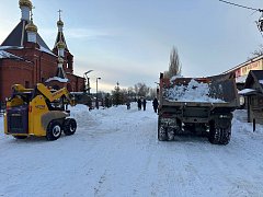 В Ершове на постоянной основе ведутся работы по расчистке снега