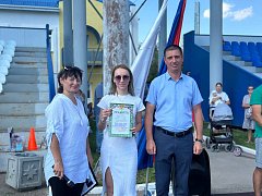 Ко Дню флага России в Ершове прошел фестиваль-акция «От мала до велика»