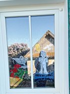 В Ершове «серебряные» волонтеры приняли участие в акции «Окна Победы»