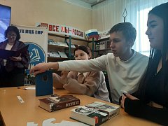 В Ершове библиотечные работники провели для будущих студентов увлекательный и полезный квиз