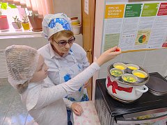 «Завтрак со вкусом доброты» приготовили в ершовском центре соцобслуживания