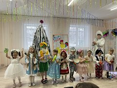 В ершовском селе состоялся новогодний праздник для дошколят «Сказочное приключение»