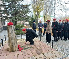 В Ершове отдали дань памяти сотрудникам полиции, погибшим при исполнении служебных обязанностей
