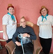 «Серебряные» волонтеры Ершовского района провели праздничную акцию 