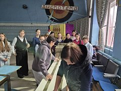 Волонтеры Ершовского района объединились на мастер-классе по плетению маскировочных сетей