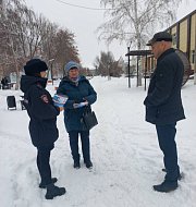 Ершовские полицейские и общественники провели совместную акцию по профилактике мошенничества