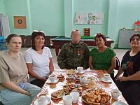 В ершовском поселке прошла теплая встреча с земляком – участником СВО
