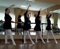 В школе искусств Ершовского района прошел переводной экзамен по классическому танцу