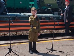 Во время стоянки "Воинского эшелона" для ершовцев и гостей города на перроне шел концерт