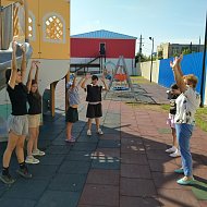 Ершовцы двух поколений объединились на утренней зарядке и эко-пикнике