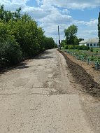 В селе Антоновка Ершовского района ремонтируют улицу Парковая