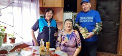 Серебряные волонтеры вместе с работниками КЦСОН Ершовского района на дому посетили своих подопечных