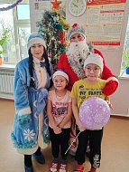 Глава Ершовского района навестила маленьких пациентов педиатрического отделения