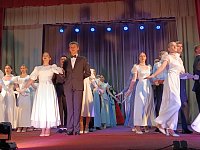 Ершовские старшеклассники кружились в вальсе на Сретенском балу