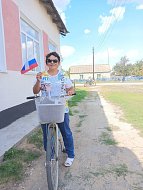 Велопробегом встречают День Государственного флага жители Ершовского района