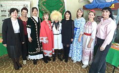 В ершовской библиотеке открыли Год единства народов России