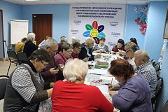 По мнению ершовцев, новогодние украшения из магазина — это скучно