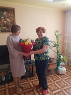 Глава Ершовского района Светлана Зубрицкая поздравила с юбилеем Лидию Кобзеву