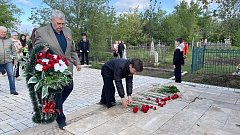 День Победы в Ершове начался с митинга у Братской могилы