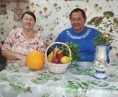 Ершовские «серебряные» волонтеры делятся урожаем с получателями услуг