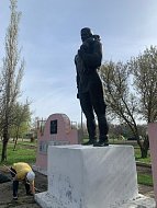 Жители ершовского села провели субботник у памятника Воину-Освободителю