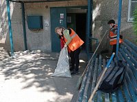 МУП "Ершовское" продолжает наводить порядок на придомовых территориях многоквартирных домов