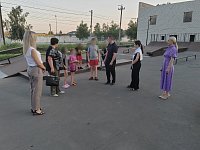 Вечерний профилактический рейд в Ершове: внимание — несовершеннолетним