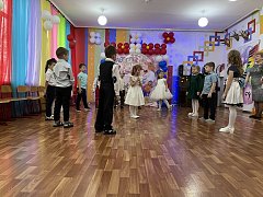 В детском саду «Василек» города Ершова прошел праздничный утренник, посвященный Дню матери и празднику осени