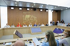 Президент России Владимир Путин поздравил молодоженов с Днем семьи