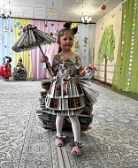 На конкурсе «ЭКОмода» ершовские дошколята превратились в прекрасных принцесс, богатырей и даже фантастический транспорт