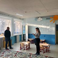 Облдепутат посетил школу и детский сад Ершовского района
