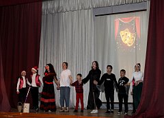 Ершовцы побывали на театральном представлении в Новокраснянском СДК